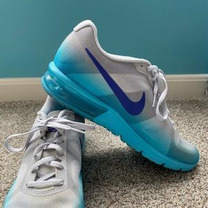 Women’s Nike Air Max Sequent Size 9.5